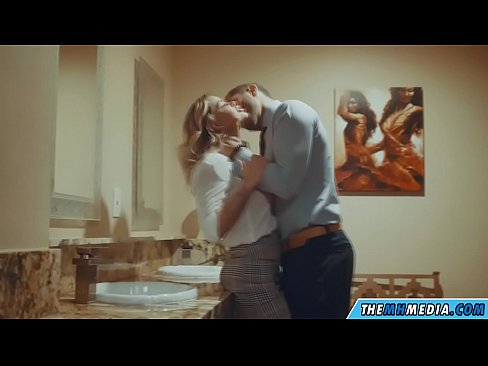 ❤️ Nuair a mheallann blonde busty tú i seomra scíthe poiblí ❤️ Super porn uainn ga.hentaibar-com.ru ❌️